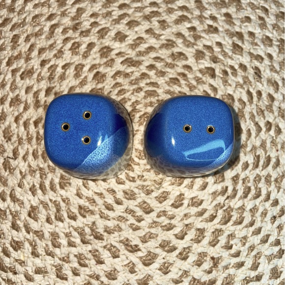 Pfaltzgraff salt and pepper shaker set. Blue Ridge pattern, excellent condition. - Picture 8 of 9